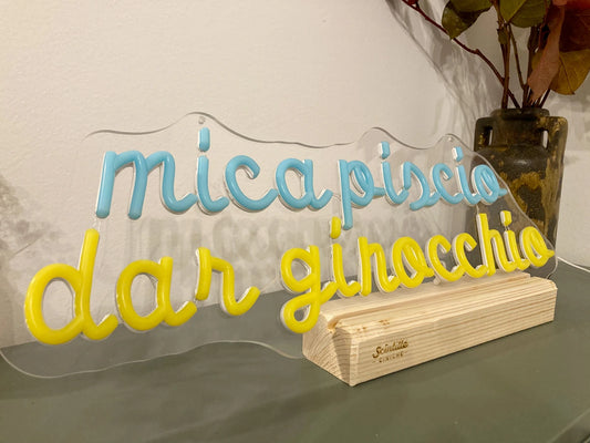 MICA PISCIO DAR GINOCCHIO